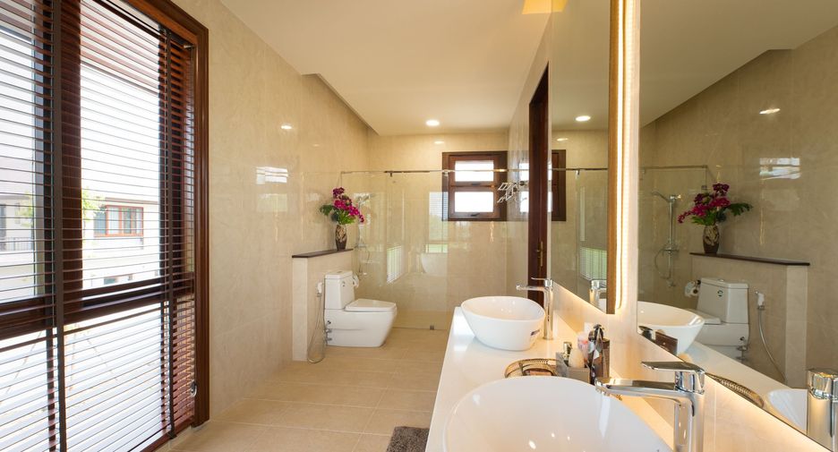 Villa en venta y en alquiler de 5 habitaciones en Saraphi, Chiang Mai