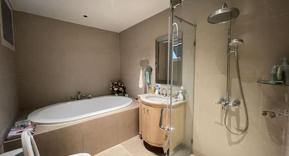 For sale and for rent 3 bedrooms condo in Sathon, Bangkok