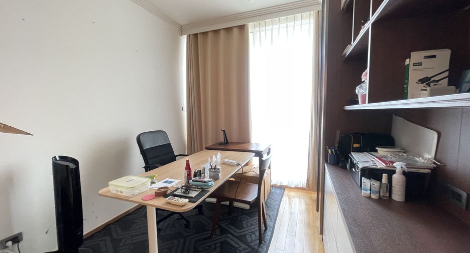 For sale and for rent 3 bedrooms condo in Sathon, Bangkok