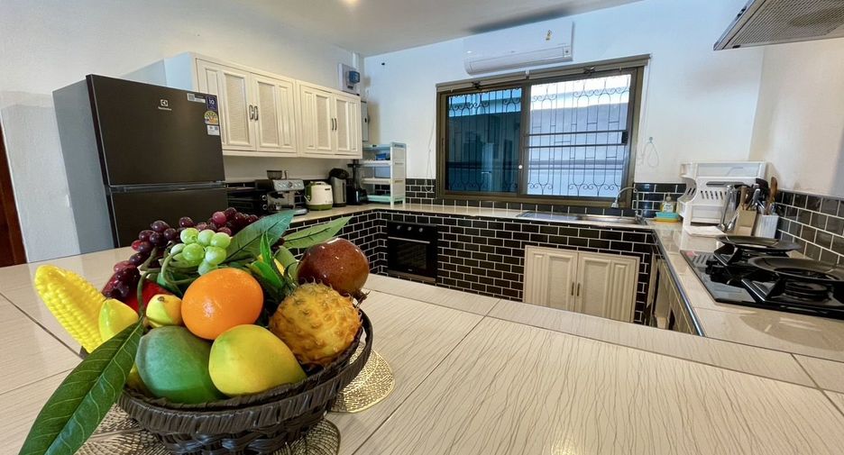 For rent 4 bedrooms villa in Ko Samui, Surat Thani
