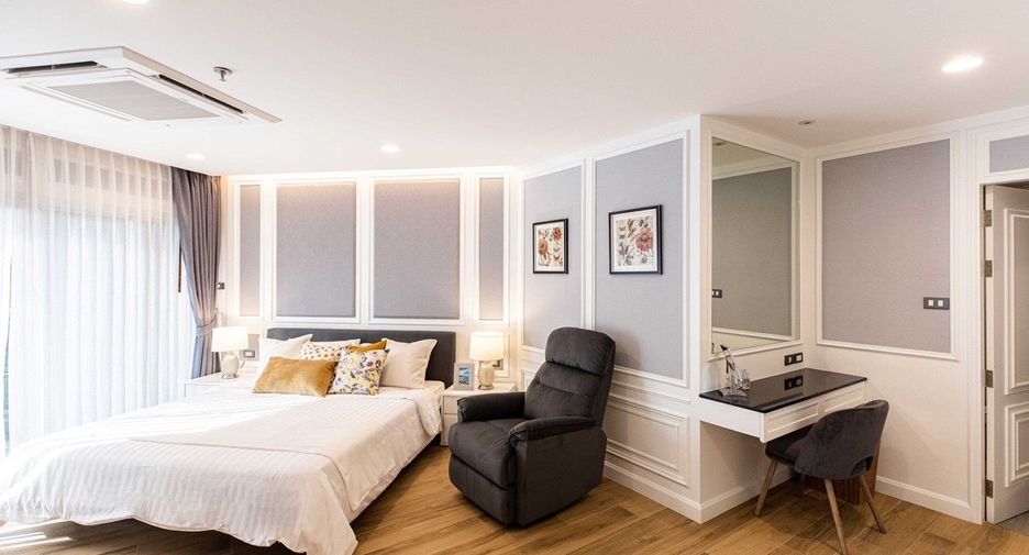 For sale 3 bedrooms condo in Huai Khwang, Bangkok