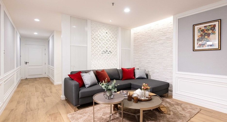 For sale 3 bedrooms condo in Huai Khwang, Bangkok