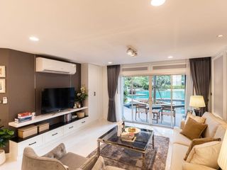 For sale 3 bedrooms condo in Huai Khwang, Bangkok