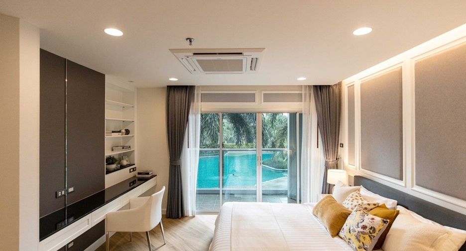 For sale 3 bedrooms condo in Huai Khwang, Bangkok