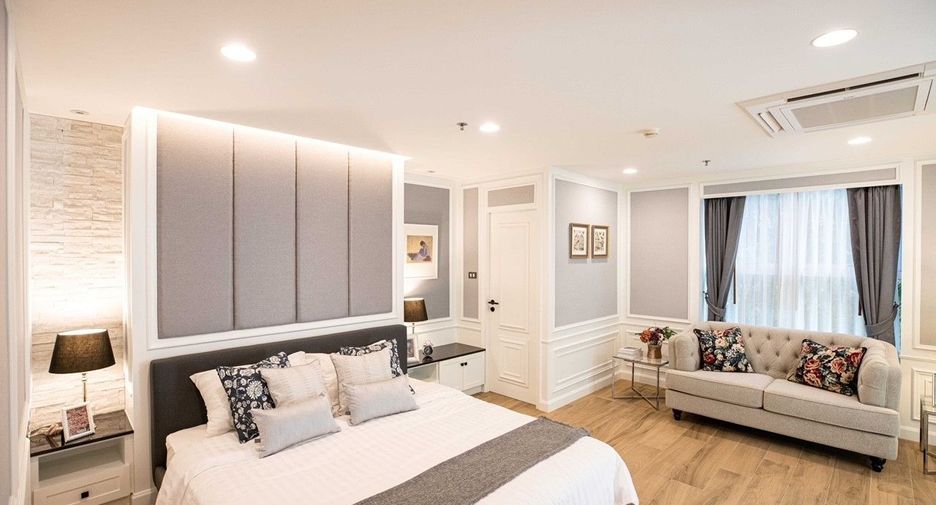 For sale 3 bedrooms condo in Huai Khwang, Bangkok