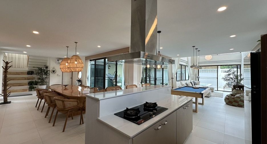 For sale 8 bedrooms villa in Doi Saket, Chiang Mai