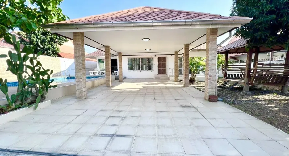 出售 和 出租 3 卧室 别墅 在 Bang Lamung, Chon Buri