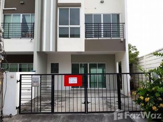 Casa adosada en venta de 3 habitaciones en Bang Phli, Samut Prakan