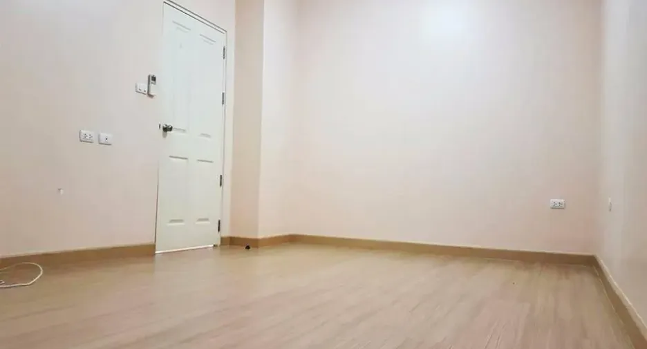 Reihenhaus zum Kauf mit 3 Zimmer in Bang Phli, Samut Prakan
