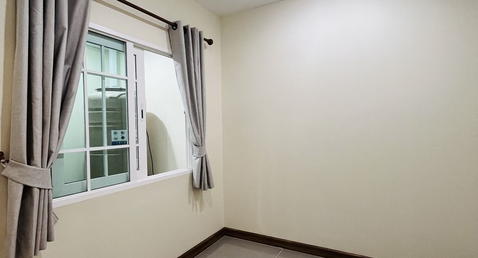 For rent 3 bedrooms townhouse in Mueang Chiang Mai, Chiang Mai