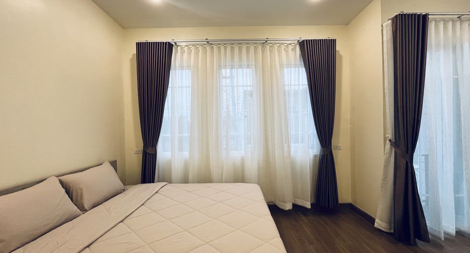 For rent 3 bedrooms townhouse in Mueang Chiang Mai, Chiang Mai