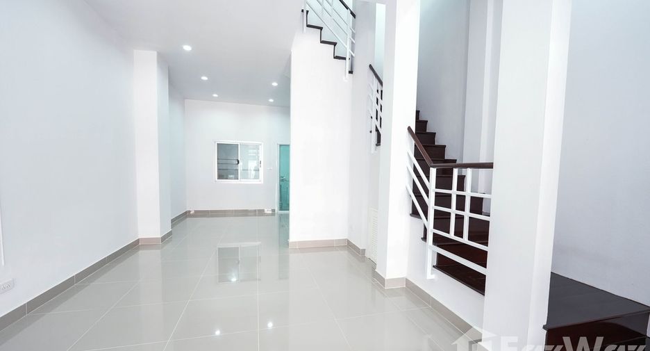 For sale 4 bedrooms townhouse in Don Mueang, Bangkok