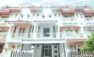 For sale 4 bedrooms townhouse in Don Mueang, Bangkok