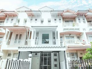 For sale 4 bedrooms townhouse in Don Mueang, Bangkok