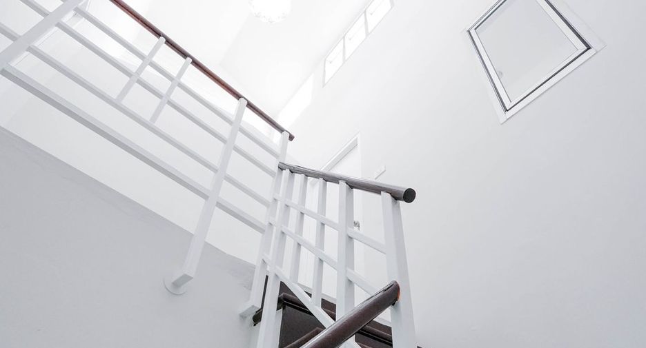 For sale 4 bedrooms townhouse in Don Mueang, Bangkok