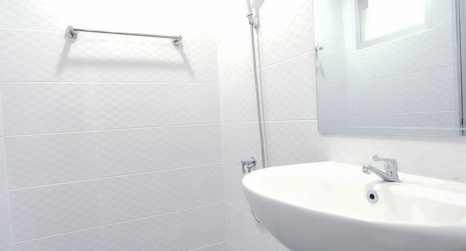For sale 4 bedrooms townhouse in Don Mueang, Bangkok