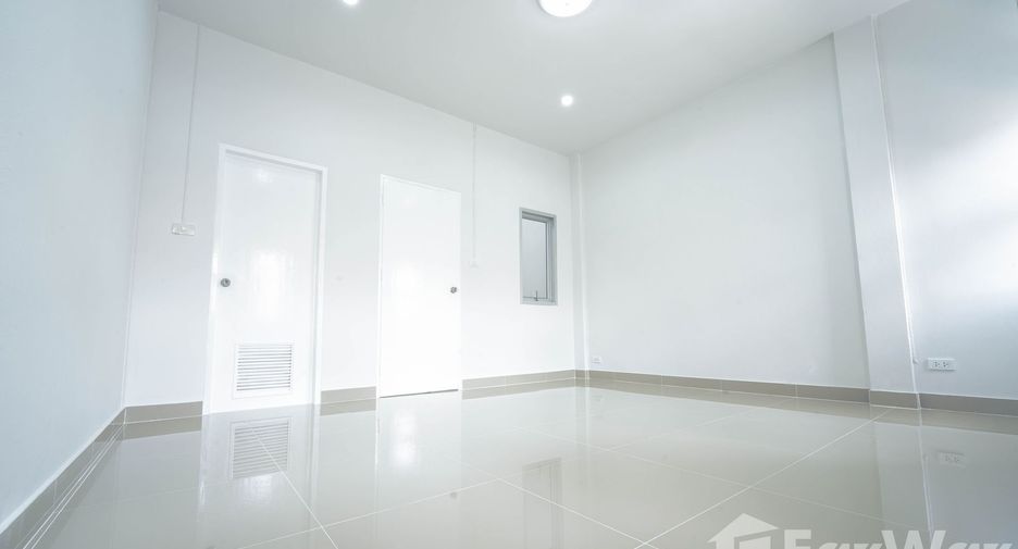 For sale 4 bedrooms townhouse in Don Mueang, Bangkok