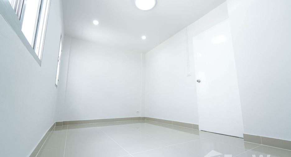 For sale 4 bedrooms townhouse in Don Mueang, Bangkok