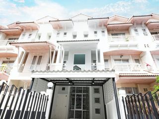 For sale 4 bedrooms townhouse in Don Mueang, Bangkok