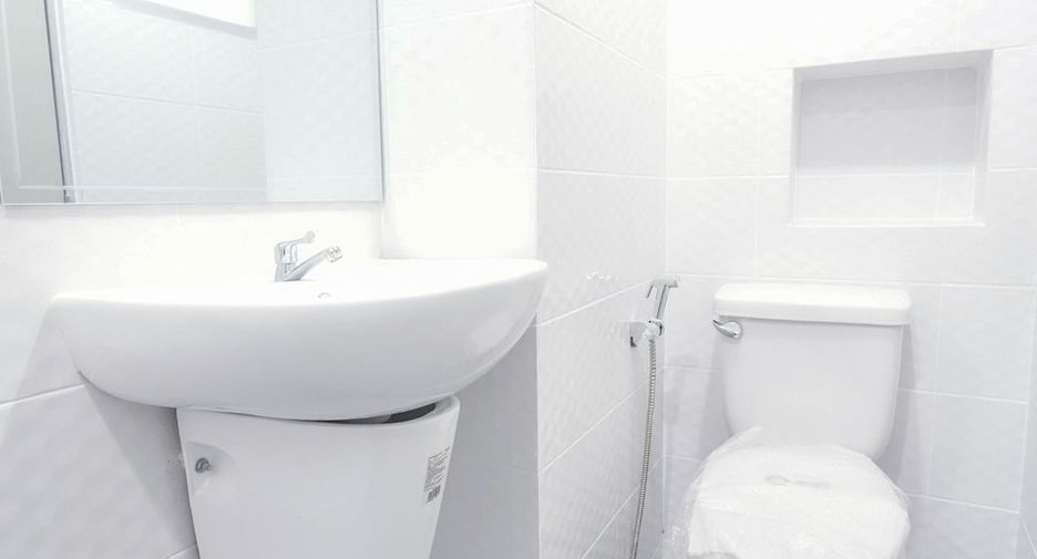 For sale 4 bedrooms townhouse in Don Mueang, Bangkok