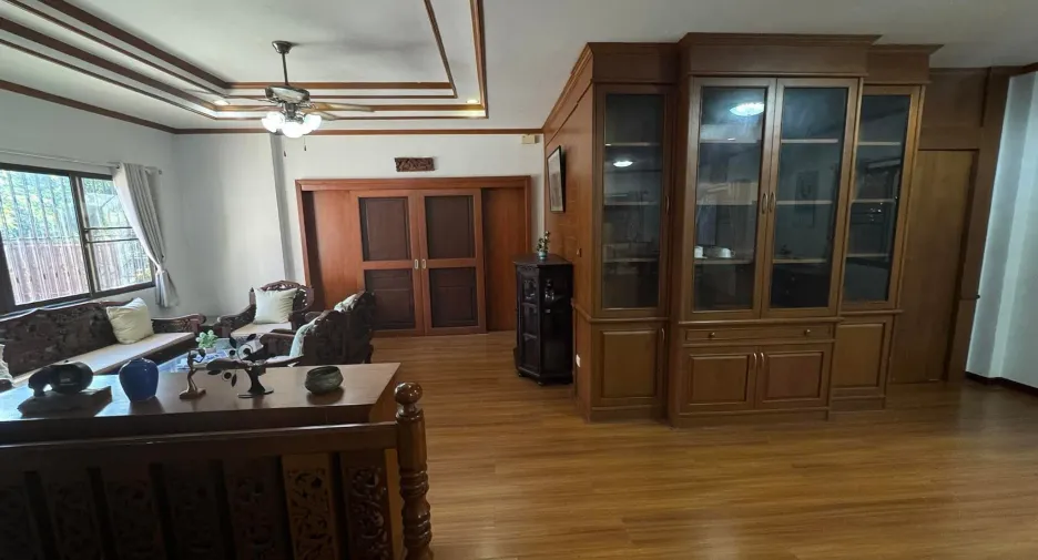 For rent 4 bedrooms house in Mueang Chiang Mai, Chiang Mai