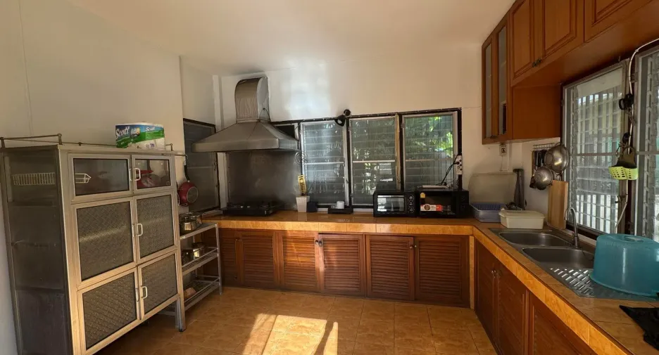 For rent 4 bedrooms house in Mueang Chiang Mai, Chiang Mai