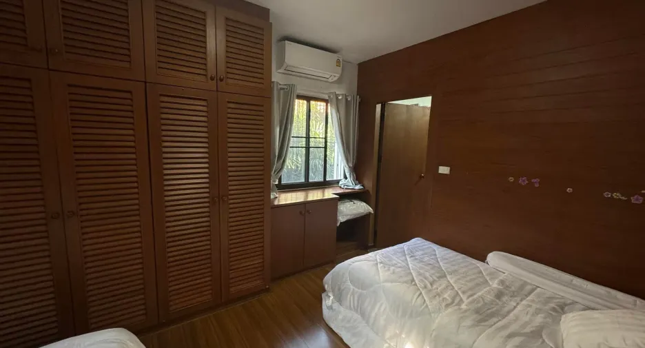 For rent 4 bedrooms house in Mueang Chiang Mai, Chiang Mai