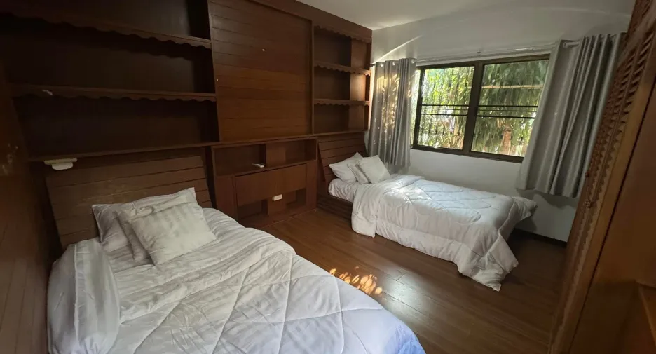 For rent 4 bedrooms house in Mueang Chiang Mai, Chiang Mai