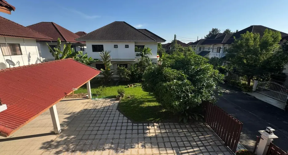 For rent 4 bedrooms house in Mueang Chiang Mai, Chiang Mai