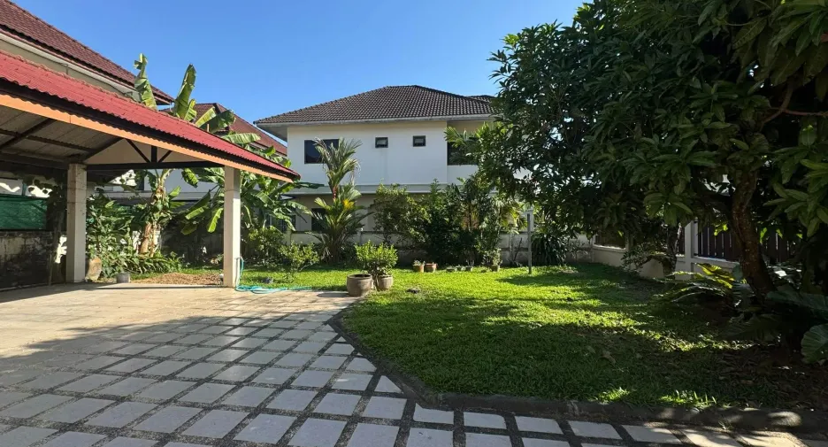 For rent 4 bedrooms house in Mueang Chiang Mai, Chiang Mai