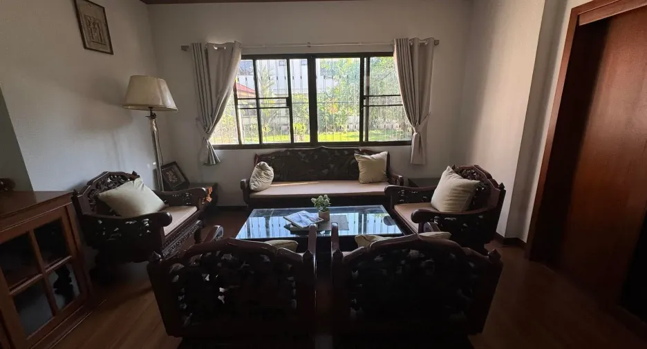For rent 4 bedrooms house in Mueang Chiang Mai, Chiang Mai