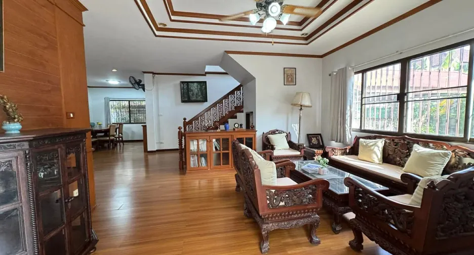 For rent 4 bedrooms house in Mueang Chiang Mai, Chiang Mai
