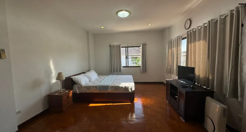For rent 4 bedrooms house in Mueang Chiang Mai, Chiang Mai