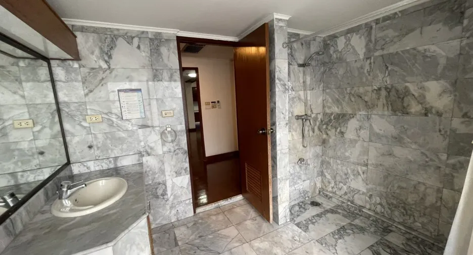 For sale and for rent 3 bedrooms condo in Si Racha, Chonburi