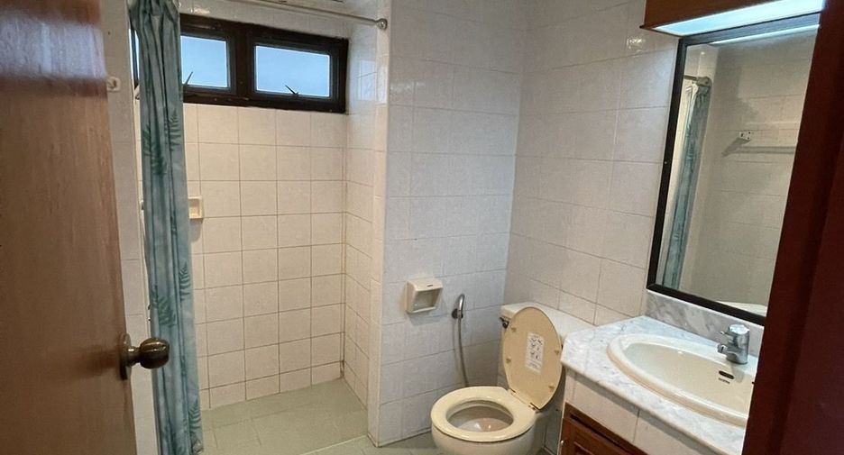 For sale and for rent 3 bedrooms condo in Si Racha, Chonburi