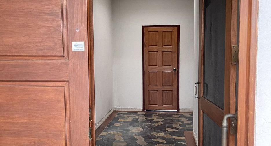 For sale and for rent 3 bedrooms condo in Si Racha, Chonburi