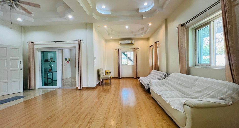 For rent 3 bedrooms house in Mueang Chiang Mai, Chiang Mai