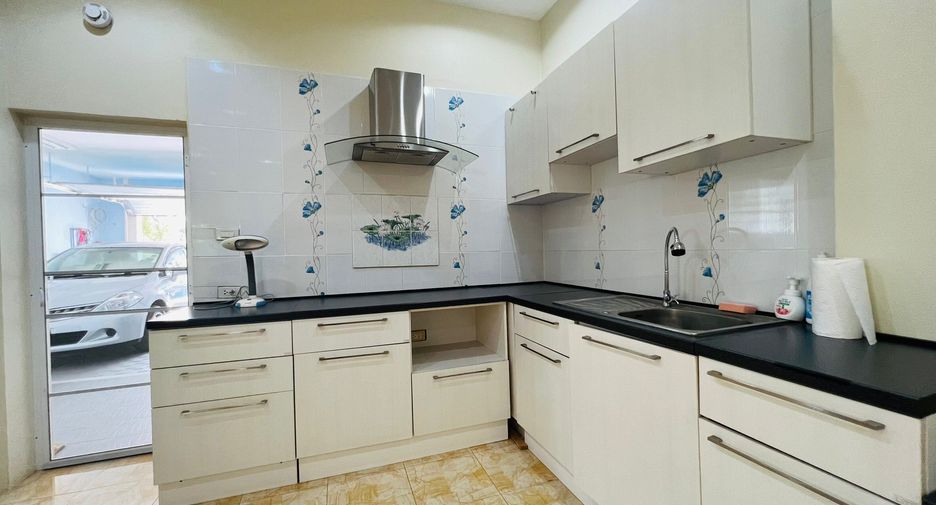 For rent 3 bedrooms house in Mueang Chiang Mai, Chiang Mai