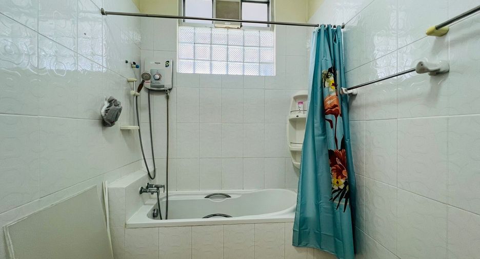 For rent 3 bedrooms house in Mueang Chiang Mai, Chiang Mai