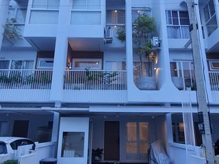 For sale 4 bedrooms townhouse in Mueang Chiang Mai, Chiang Mai
