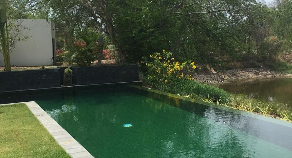 For sale 3 bedrooms villa in Cha Am, Phetchaburi