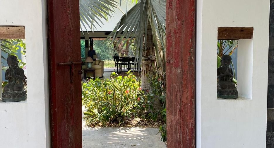 For sale 3 bedrooms villa in Cha Am, Phetchaburi