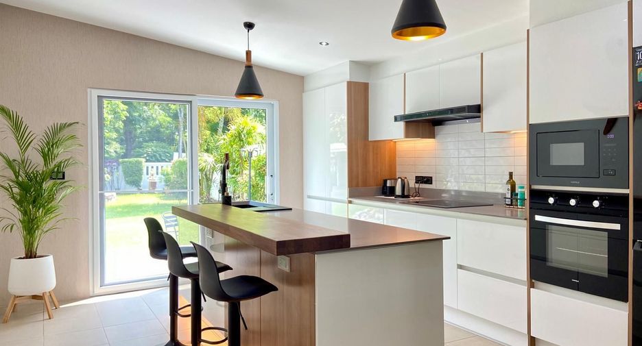 For sale 4 bedrooms villa in Mueang Chiang Mai, Chiang Mai