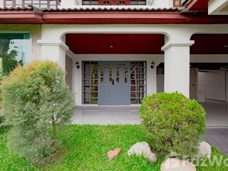 Casa en venta y en alquiler de 6 habitaciones en Phra Khanong, Bangkok