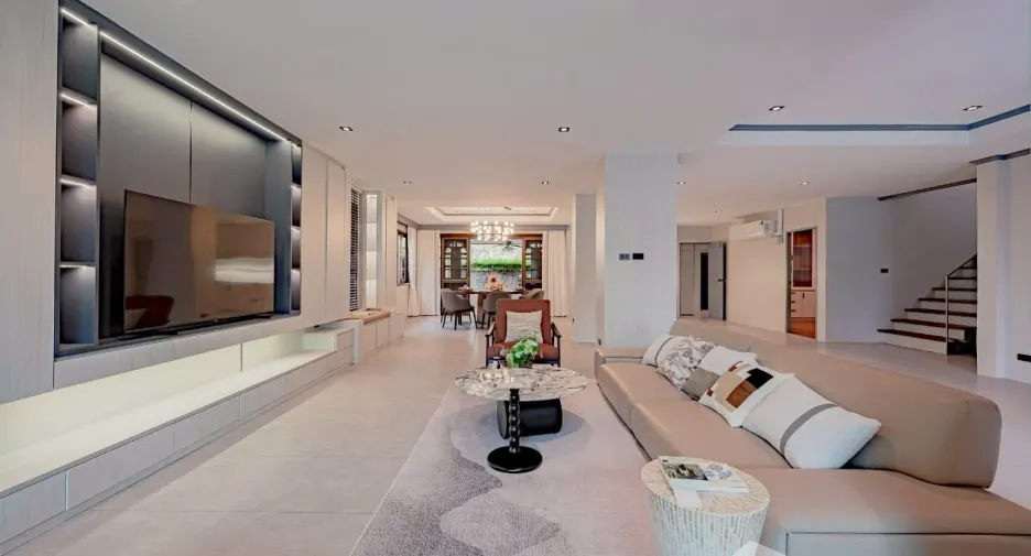 Haus zum Kauf und zur Miete mit 6 Zimmer in Phra Khanong, Bangkok