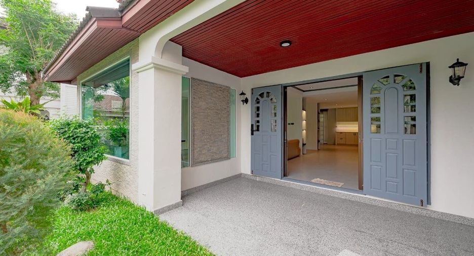 Casa en venta y en alquiler de 6 habitaciones en Phra Khanong, Bangkok