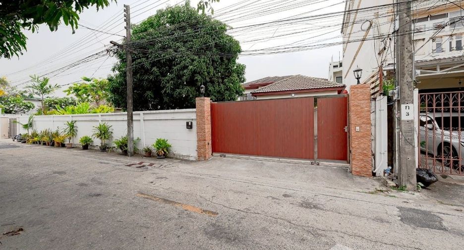Casa en venta y en alquiler de 6 habitaciones en Phra Khanong, Bangkok