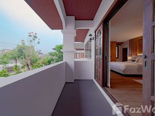 Casa en venta y en alquiler de 6 habitaciones en Phra Khanong, Bangkok