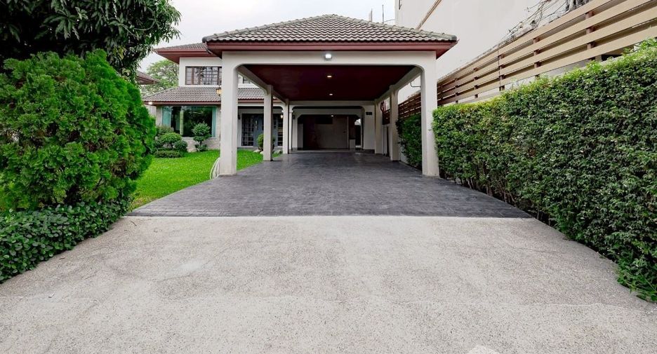 Casa en venta y en alquiler de 6 habitaciones en Phra Khanong, Bangkok