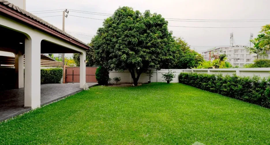 Haus zum Kauf und zur Miete mit 6 Zimmer in Phra Khanong, Bangkok
